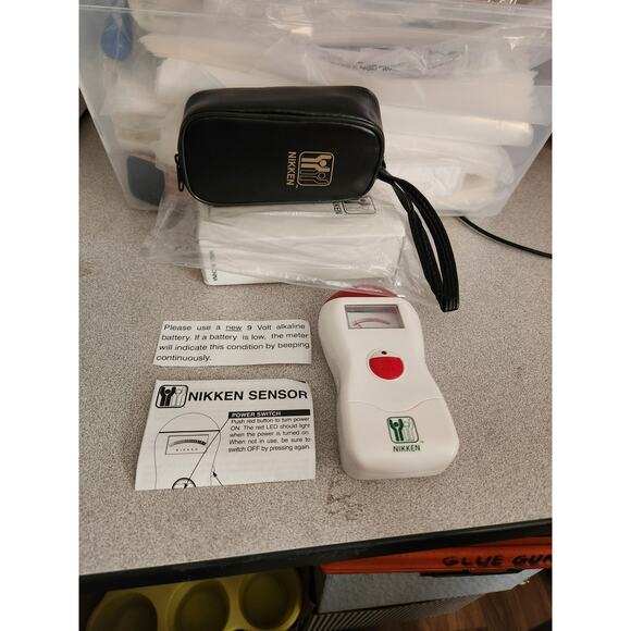 Nikken Magnetic Field Sensor Tester Indicator EMF/Waves Fields Waves W/Case‎ NWT - Picture 1 of 6